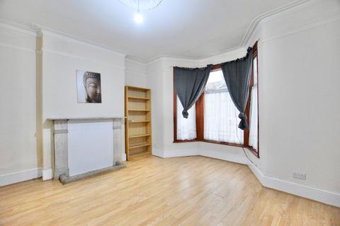 4 bedroom terraced house to rent, Cambridge Road, Ilford, IG3