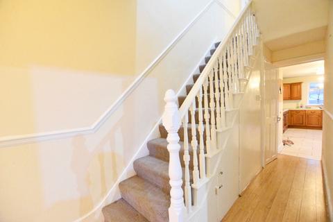 4 bedroom terraced house to rent, Cambridge Road, Ilford, IG3