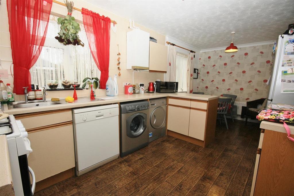 Kitchen / dining room