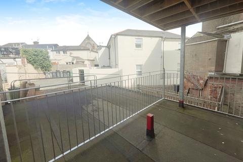 2 bedroom flat to rent, Town Lane, PO36