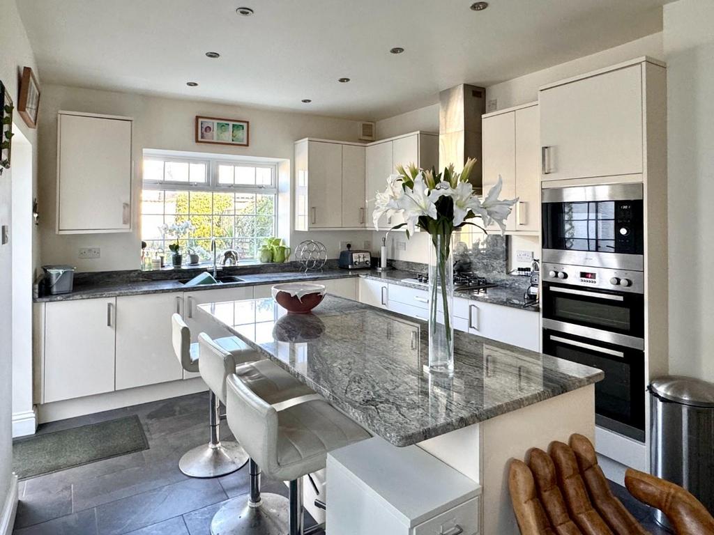 Kitchen/Dining