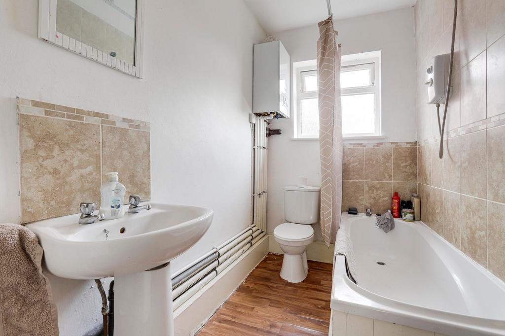 House in Nottingham, Nottinghamshire - View 4
