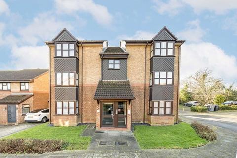 Studio to rent, Ash Walk, Wembley HA0