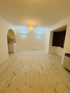 Studio to rent, Ash Walk, Wembley HA0