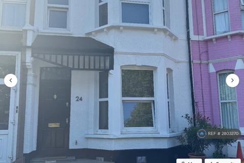 1 bedroom in a house share to rent, Plough Lane, London, SW19