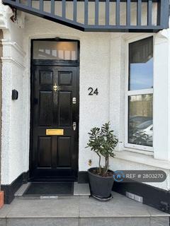 1 bedroom in a house share to rent, Plough Lane, London, SW19