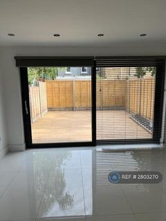 1 bedroom in a house share to rent, Plough Lane, London, SW19