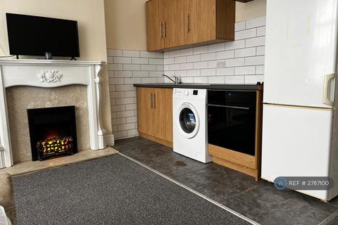 Studio to rent, London, London, N13