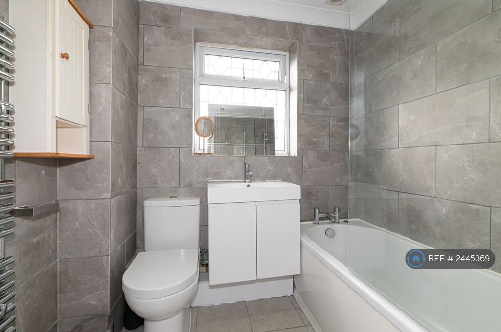 Double Bedroom 6 - Ensuite Bathroom
