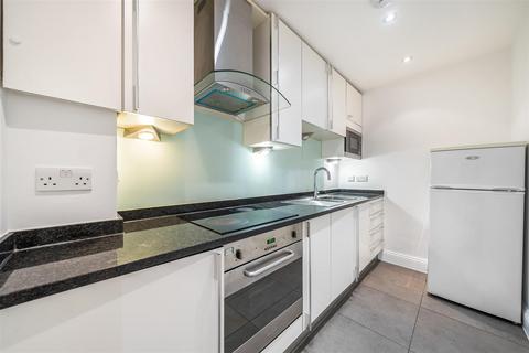 undefined, Cannon Street Road, London, E1