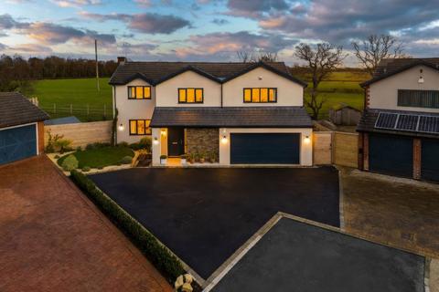 5 bedroom detached house for sale, Meadow Croft, Wrexham LL13