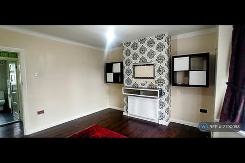 2 bedroom flat to rent, Warwick Road, Thornton Heath, CR7