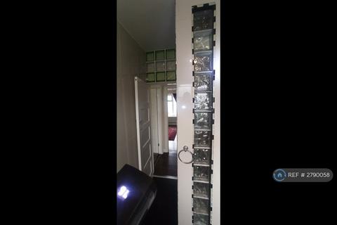 2 bedroom flat to rent, Warwick Road, Thornton Heath, CR7
