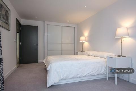 1 bedroom flat to rent, Canalside Square, London, N1
