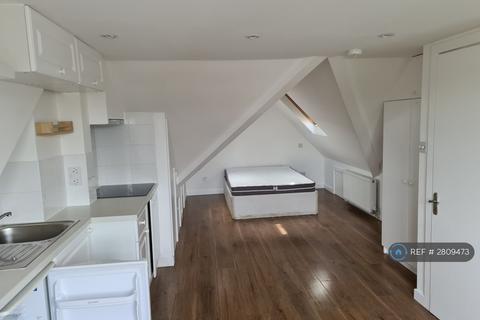 undefined, Lisbon Avenue, Twickenham, TW2