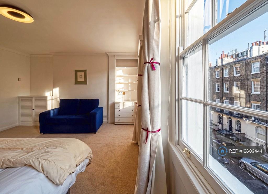 Bedroom/Sitting Room