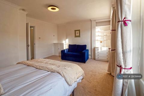 Studio to rent, Balcombe Street, London, NW1