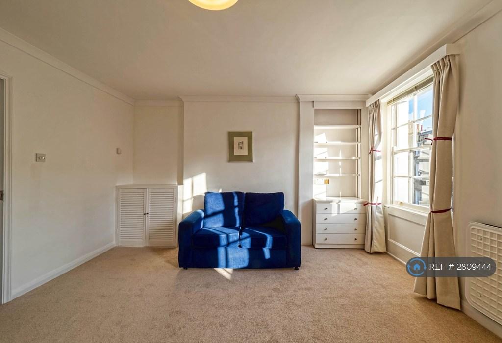 Bedroom/Sitting Room