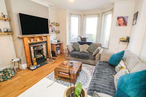3 bedroom semi-detached house for sale, Radnor Park Road , Folkstone