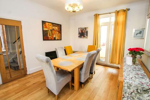 3 bedroom semi-detached house for sale, Radnor Park Road , Folkstone