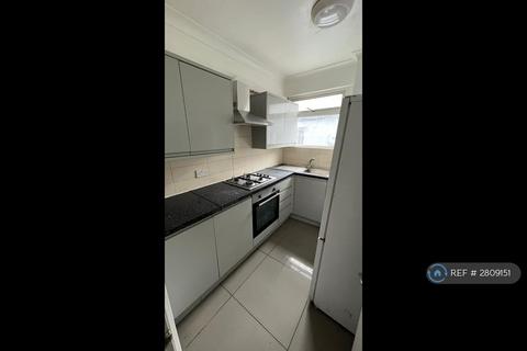 3 bedroom maisonette to rent, Eastern Road, London, SE4