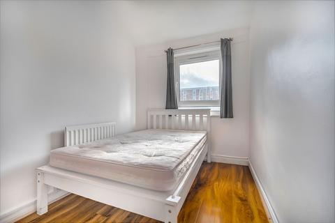3 bedroom flat to rent, Stafford Cripps House, Clem Attlee Court, Fulham, London, SW6