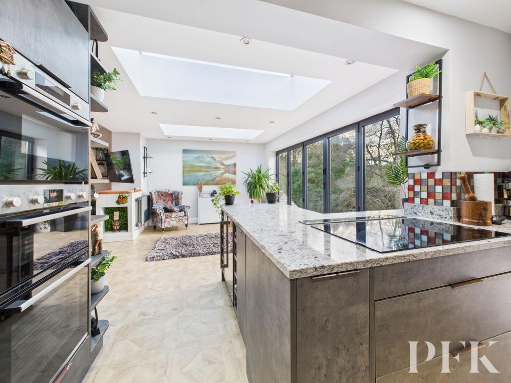 Kitchen/Dining Area