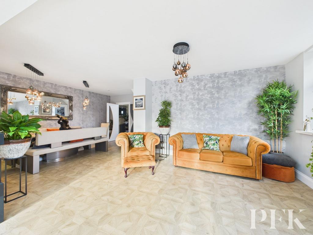 Lounge/Dining Room