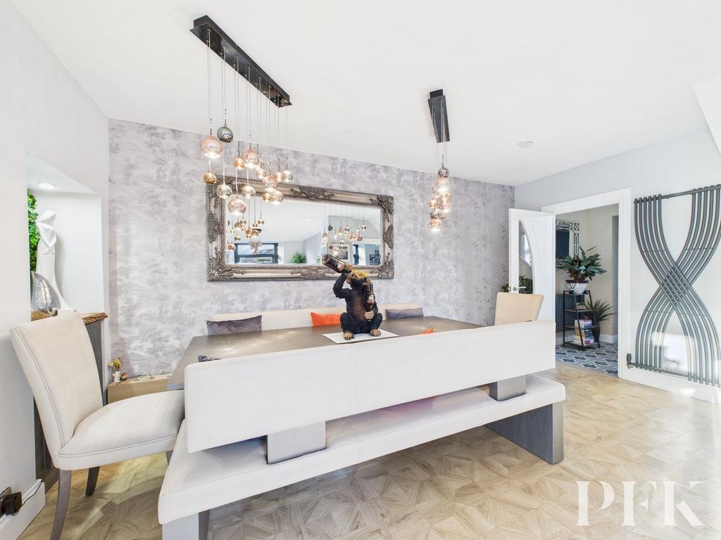 Lounge/Dining Room