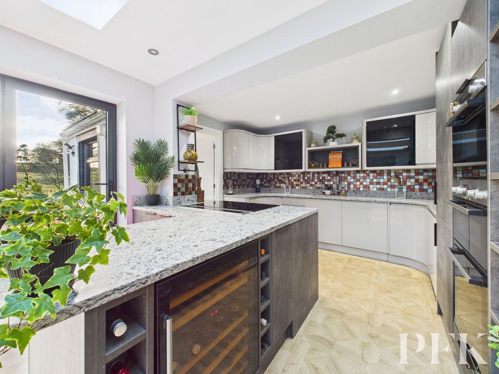 Kitchen/Dining Area