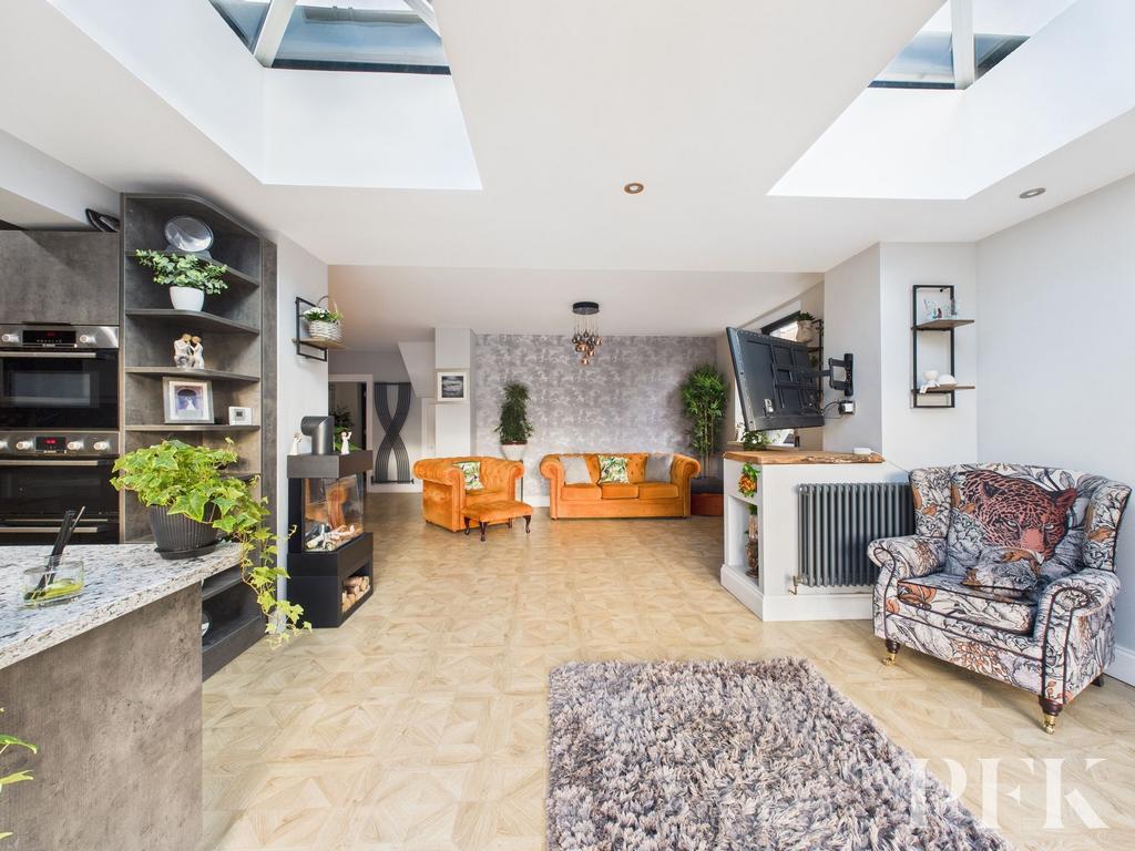 Lounge/Dining Room