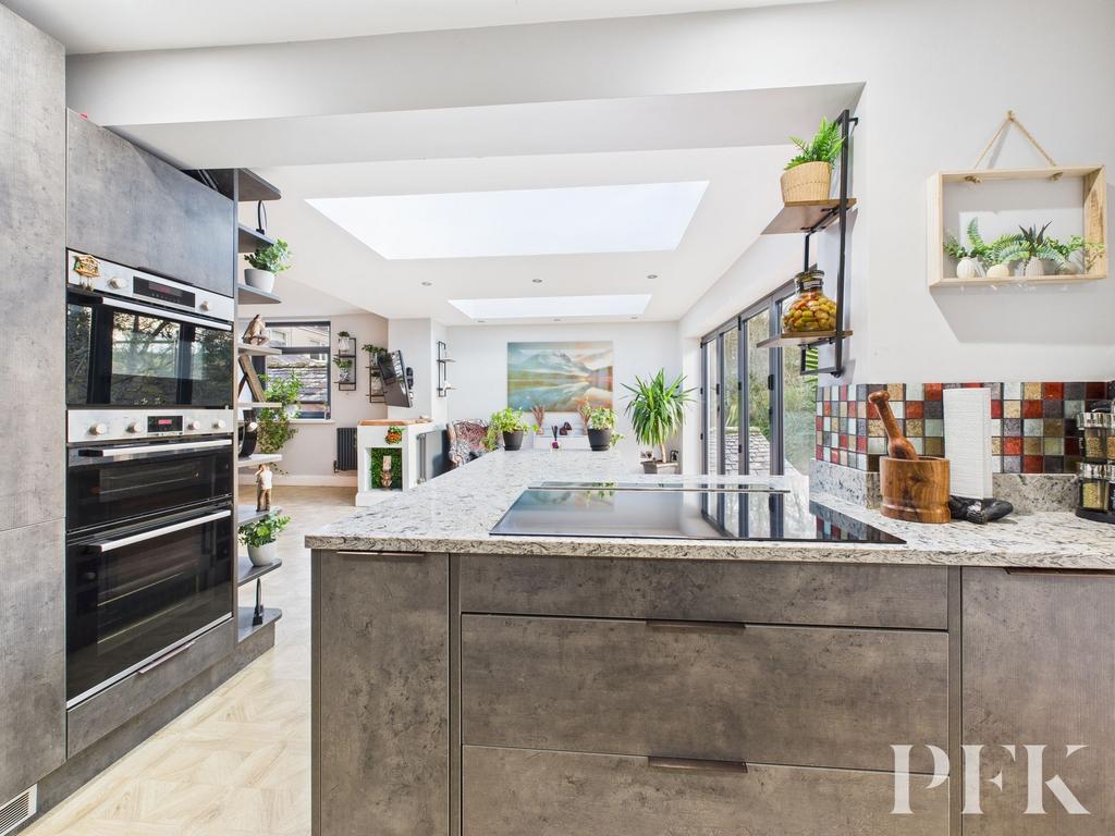 Kitchen/Dining Area