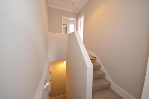 2 bedroom flat to rent, Park Road,N8