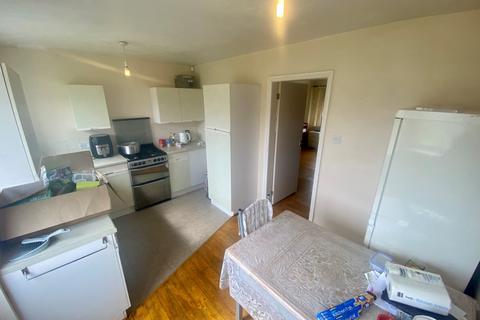 2 bedroom semi-detached house to rent, Heron Drive, Nottingham, NG7