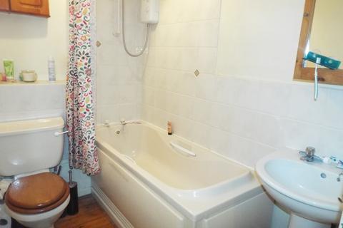 2 bedroom semi-detached house to rent, Heron Drive, Nottingham, NG7