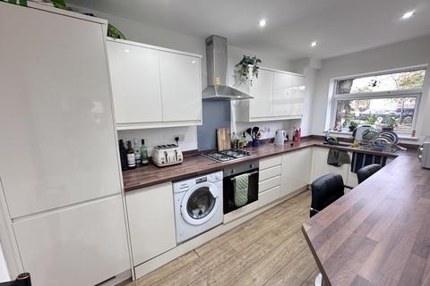 2 bedroom apartment to rent, Waverley Street, Nottingham, NG7