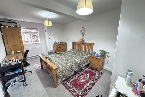 2 bedroom apartment to rent, Waverley Street, Nottingham, NG7