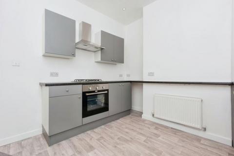 2 bedroom end of terrace house to rent, Dane Road, Sale, M33