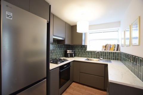 2 bedroom flat to rent, Deans Close, Whickham, NE16