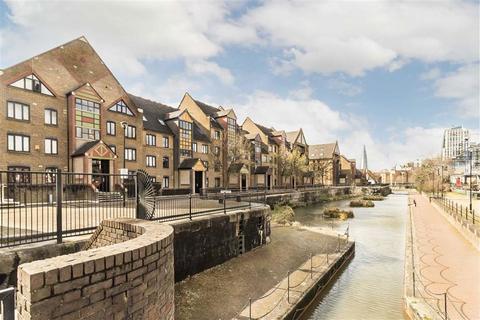 Studio to rent, Discovery Walk, London E1W