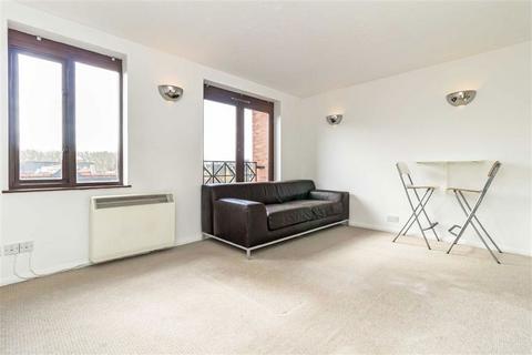 Studio to rent, Discovery Walk, London E1W
