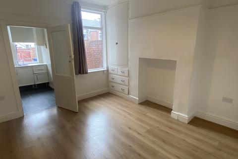 2 bedroom house to rent, Bentley Avenue, Doncaster, DN4