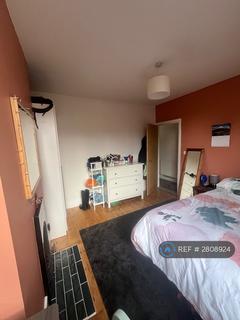 1 bedroom in a flat share to rent, Himley Road, London, SW17
