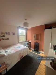 1 bedroom in a flat share to rent, Himley Road, London, SW17