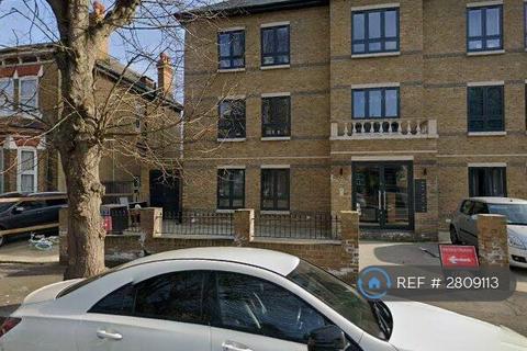 3 bedroom flat to rent, Barham Road, South Croydon, CR2