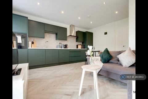 3 bedroom flat to rent, Barham Road, South Croydon, CR2
