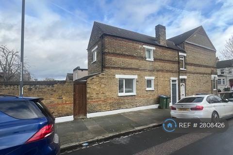 2 bedroom maisonette to rent, Griffin Road, London, SE18