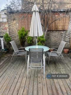 2 bedroom maisonette to rent, Griffin Road, London, SE18