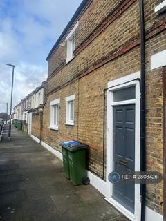 2 bedroom maisonette to rent, Griffin Road, London, SE18