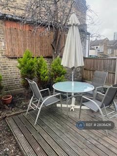 2 bedroom maisonette to rent, Griffin Road, London, SE18